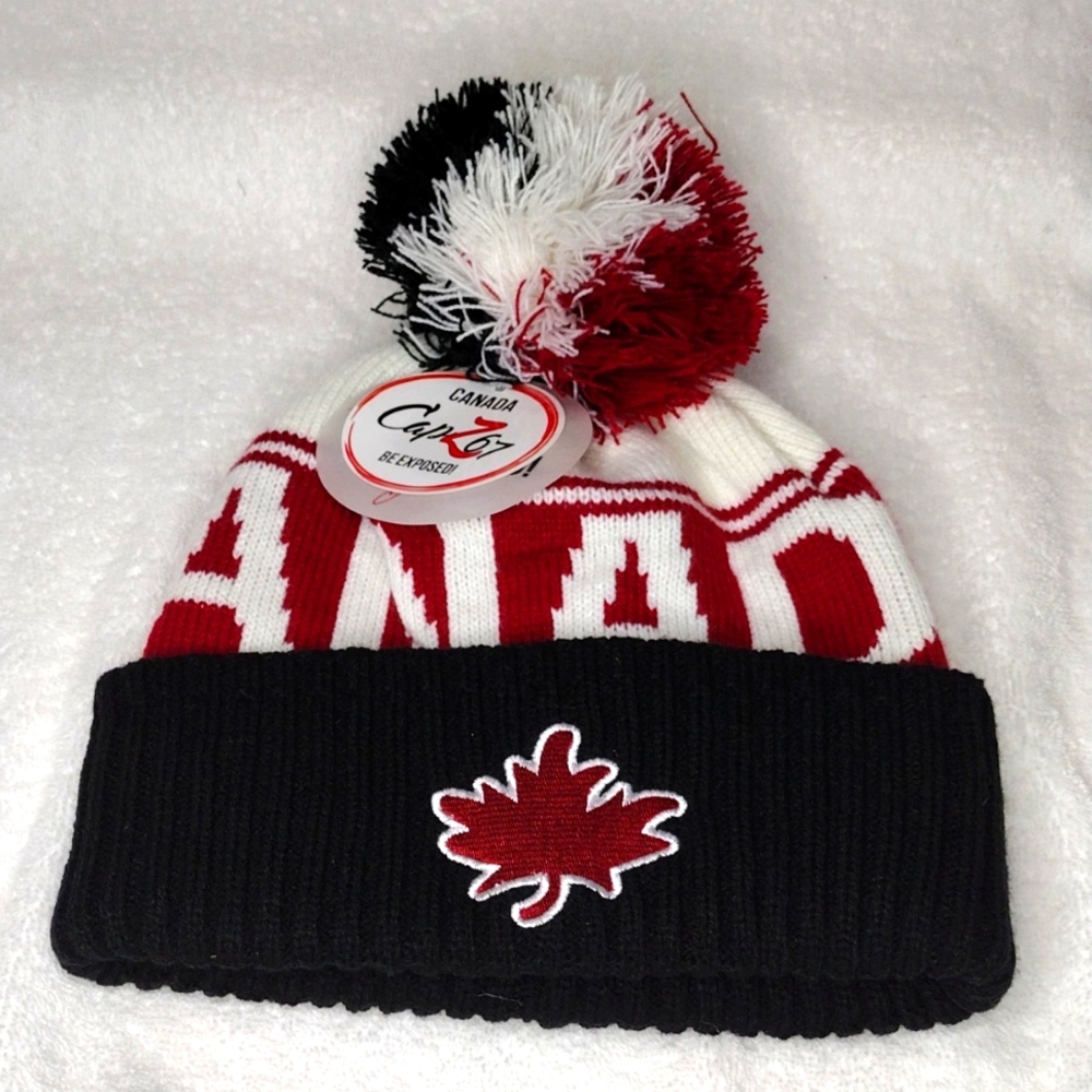 CANADA :  MAPLE LEAF BEANIE